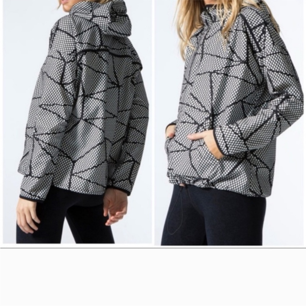 NEW Beyond Yoga Chromatic Quarter 1/4 Zip Windbreaker Black White size M